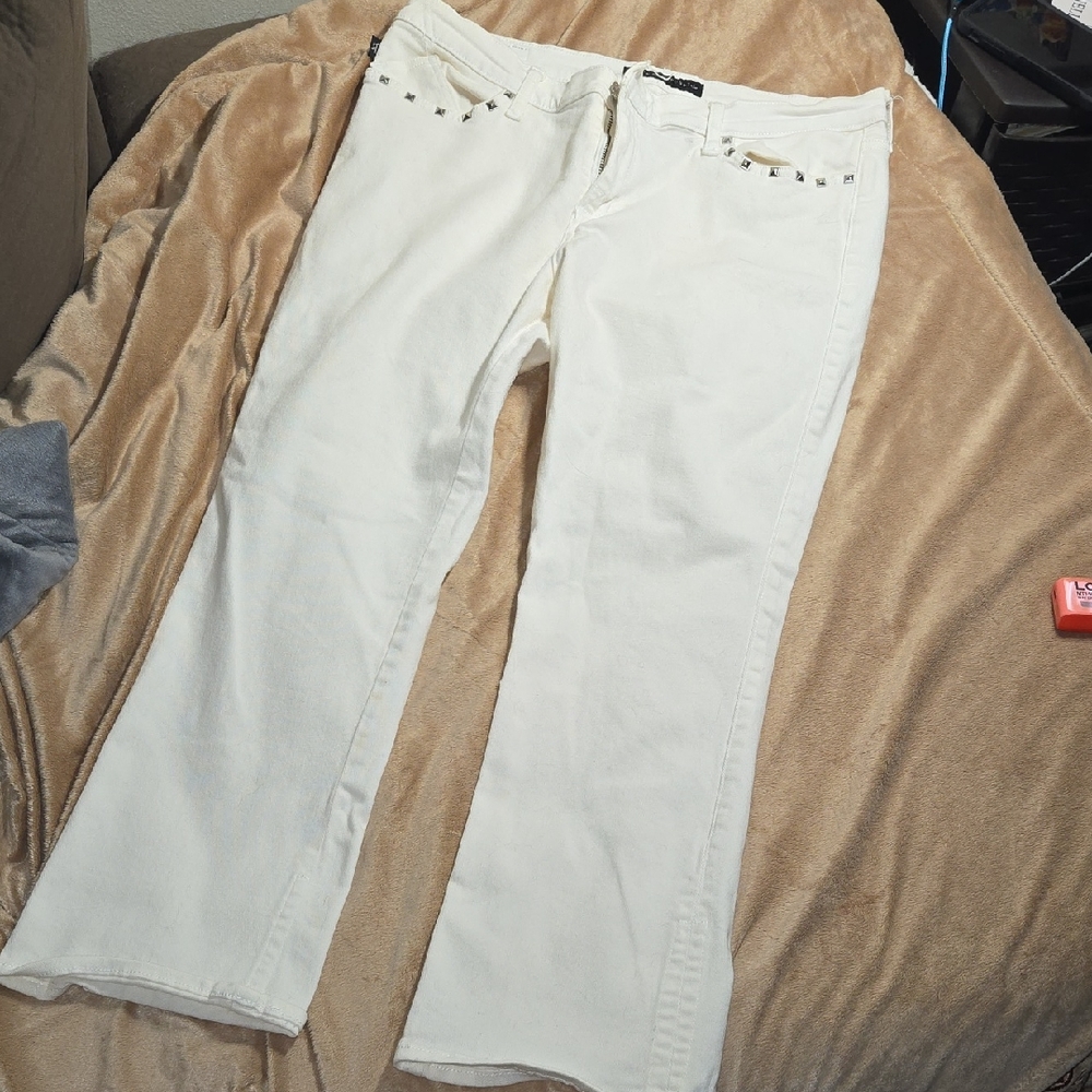 Rock & Republic Cream Jeans with Subtle Detailing